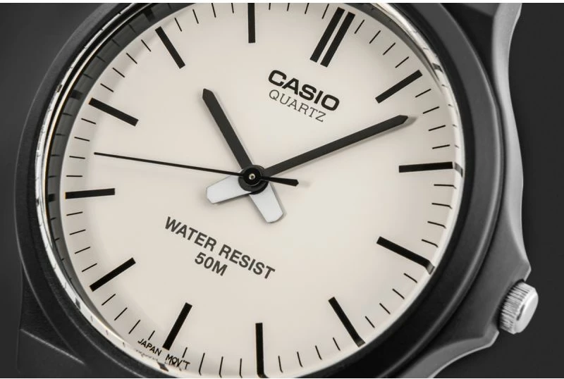 Orë dore për meshkuj Casio, e zezë