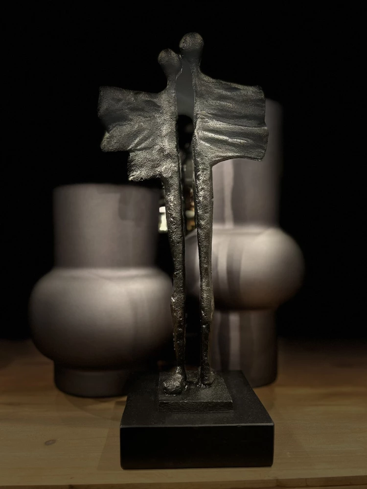 Figurë dekorative Eros, polirezine, e zezë, 15x12x37 cm