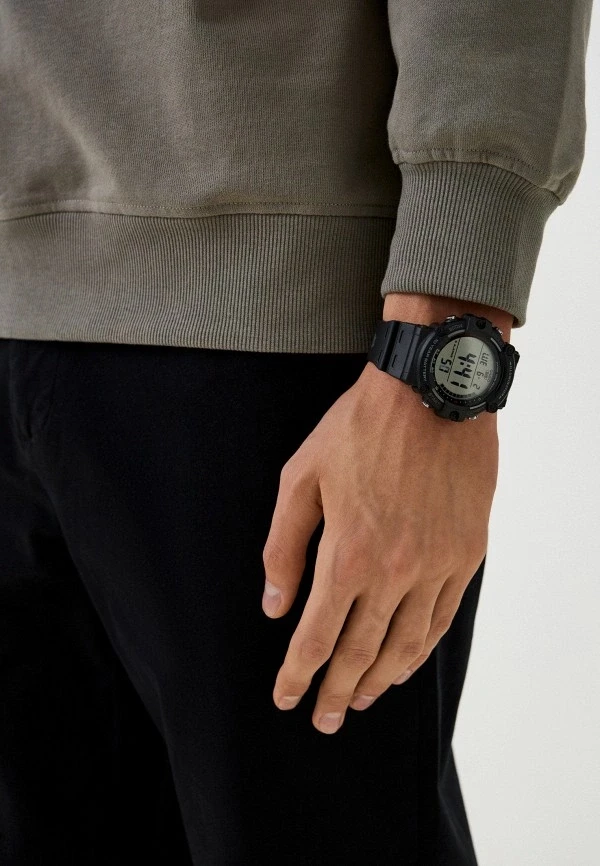 Orë dore Casio AE-1500WH-1A, e zezë