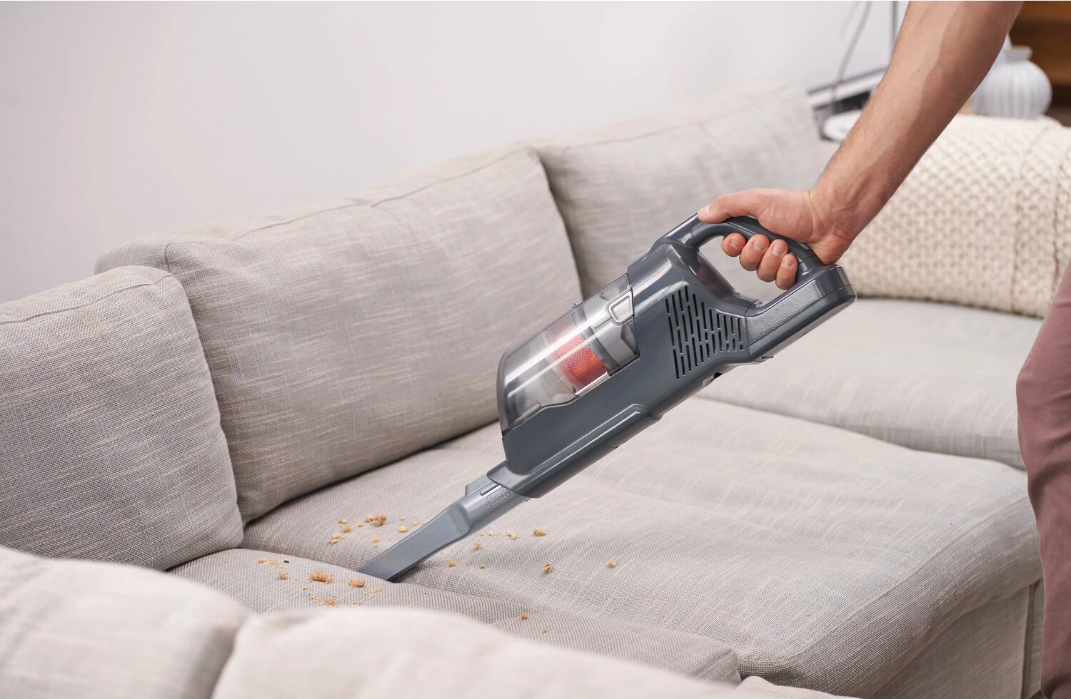 Fshesë me korrent 2-në-1 Black&Decker BHFEA520J, 18V, bateri e integruar 2Ah, 500ml, e zezë