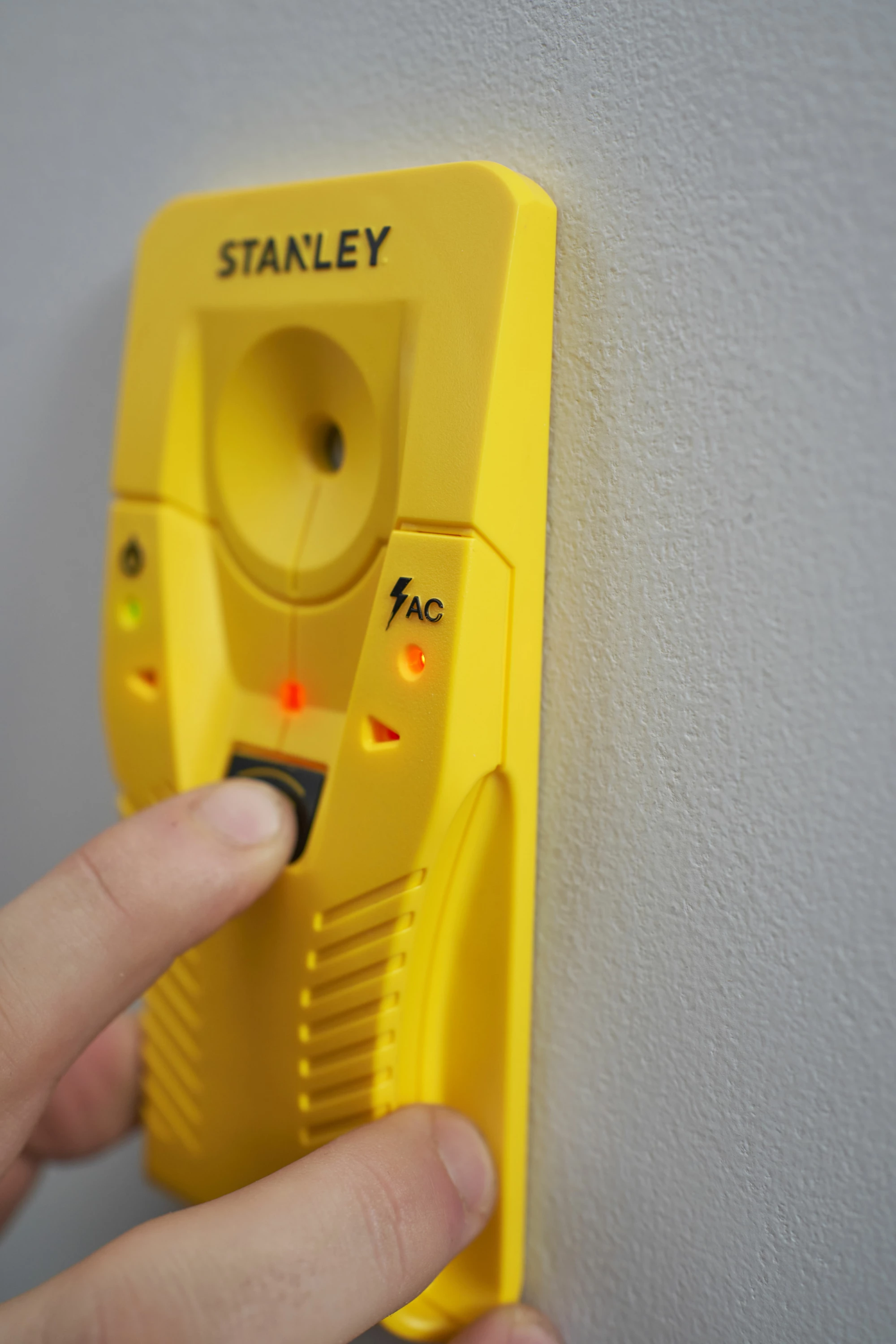 Detektor trarësh dhe metali Stanley STHT77587-0, 19 mm, verdhë