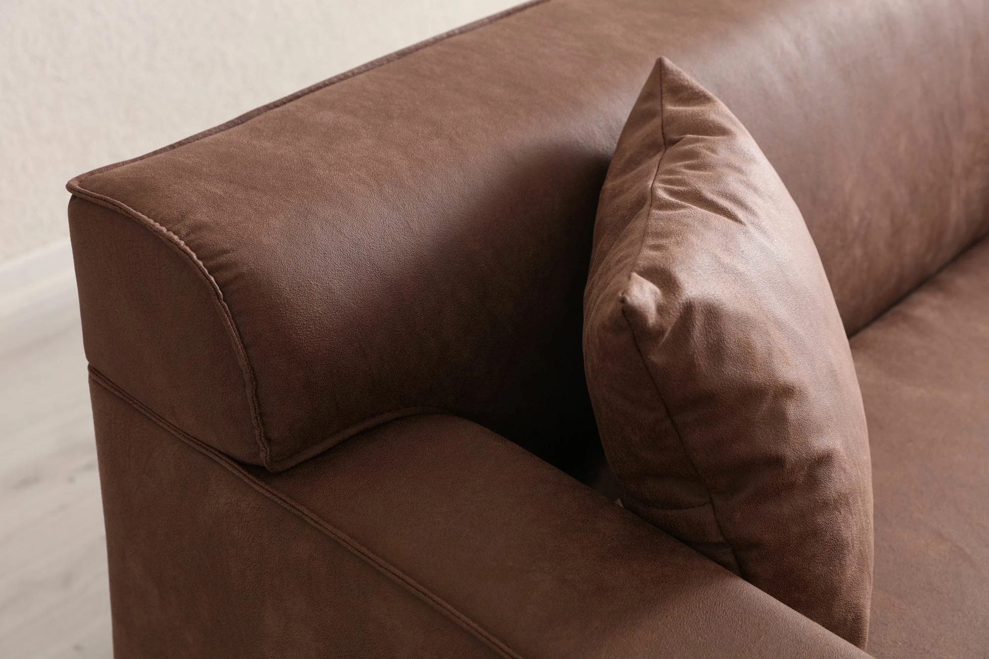 Divan treshe New Petra 3, ngjyrë konyak, Atelier del Sofa