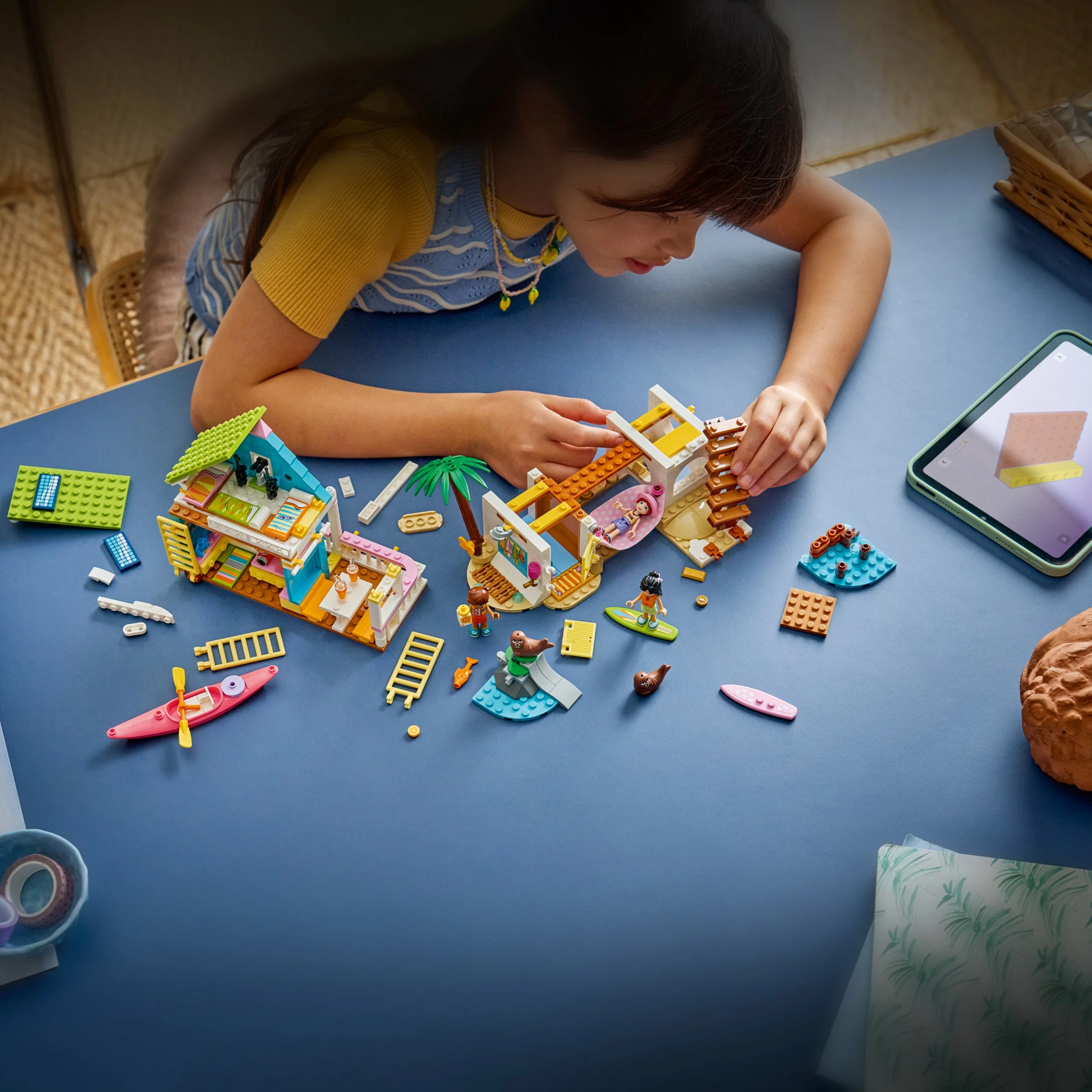 Set LEGO Friends Beach House with Seals 42699, 400 pjesë