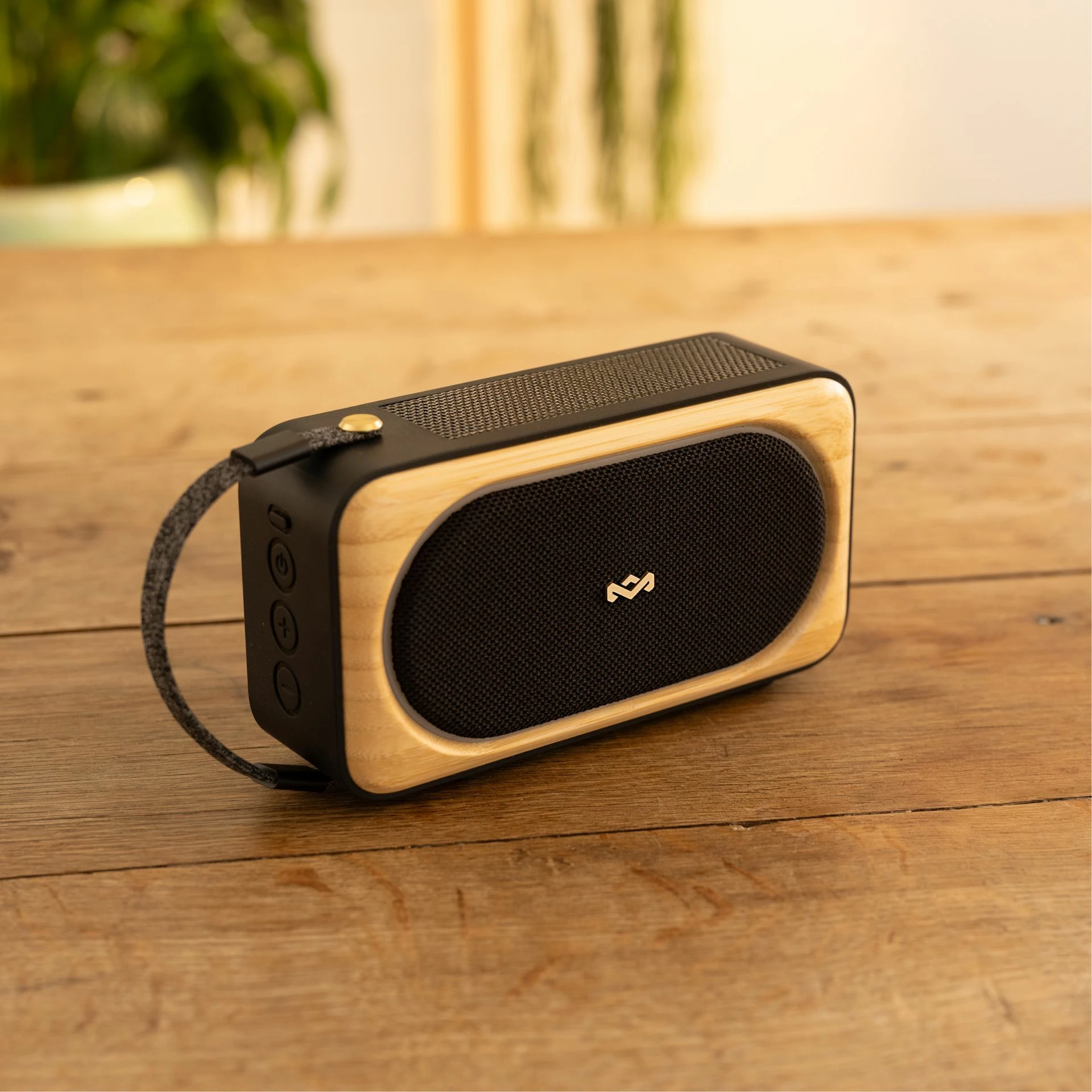 Altoparlant House of Marley Roots Solar Bluetooth, IP67, 14 orë, me panel solar, i zi