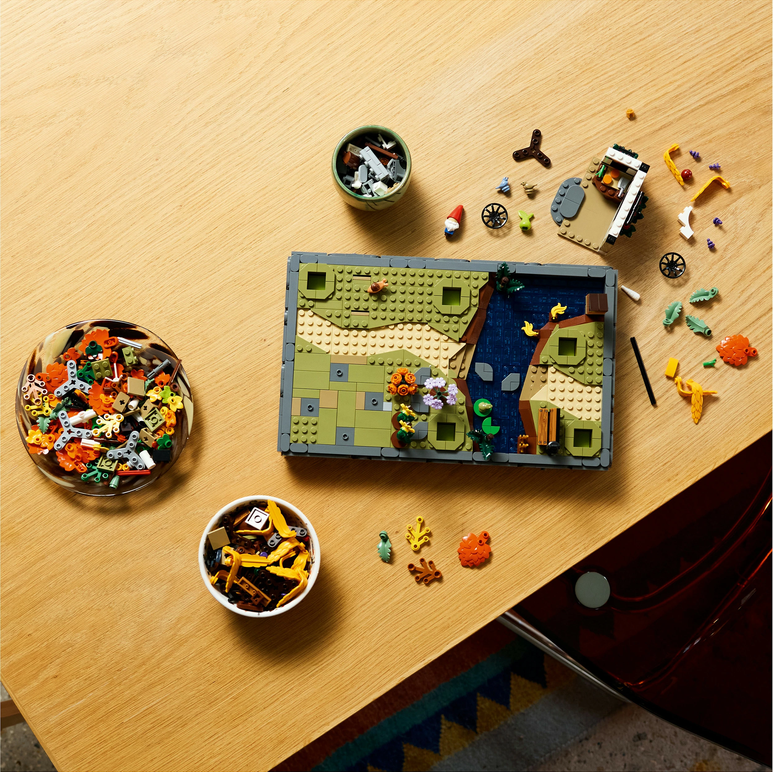 Set ndërtimi LEGO Icons Autumn Cottage Garden 11372, 1102 copë, 18+, multikolor