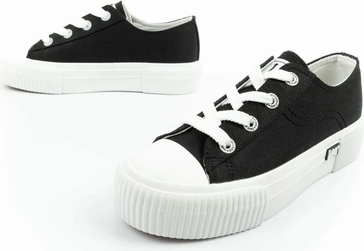 Atlete femra Lee Isla, të zeza platformë