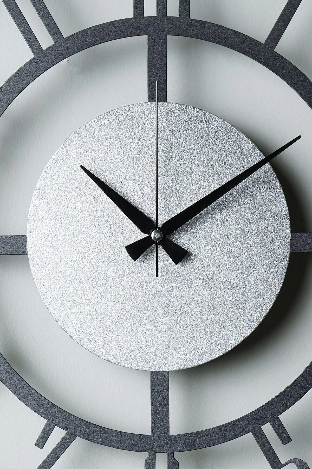 Orë muri dekorative metalike Wallity, Myk9912, e zezë dhe argjendtë, 50x50cm