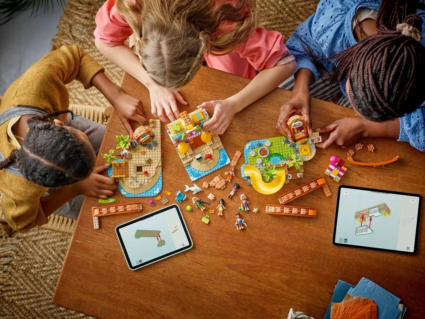 Set LEGO Friends Family Vacation Beach Resort 42673, 6 minifigura