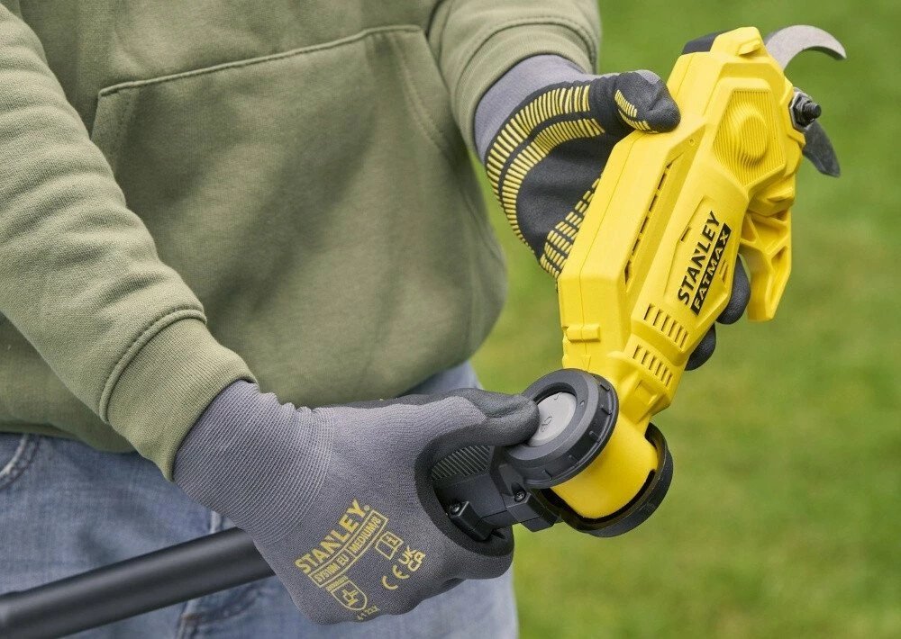 Gërshërë krasitëse teleskopike me bateri Stanley SFM V20, 18V, teh 500mm, prerje deri 32mm, 1x bateri 2Ah, verdhë/zezë