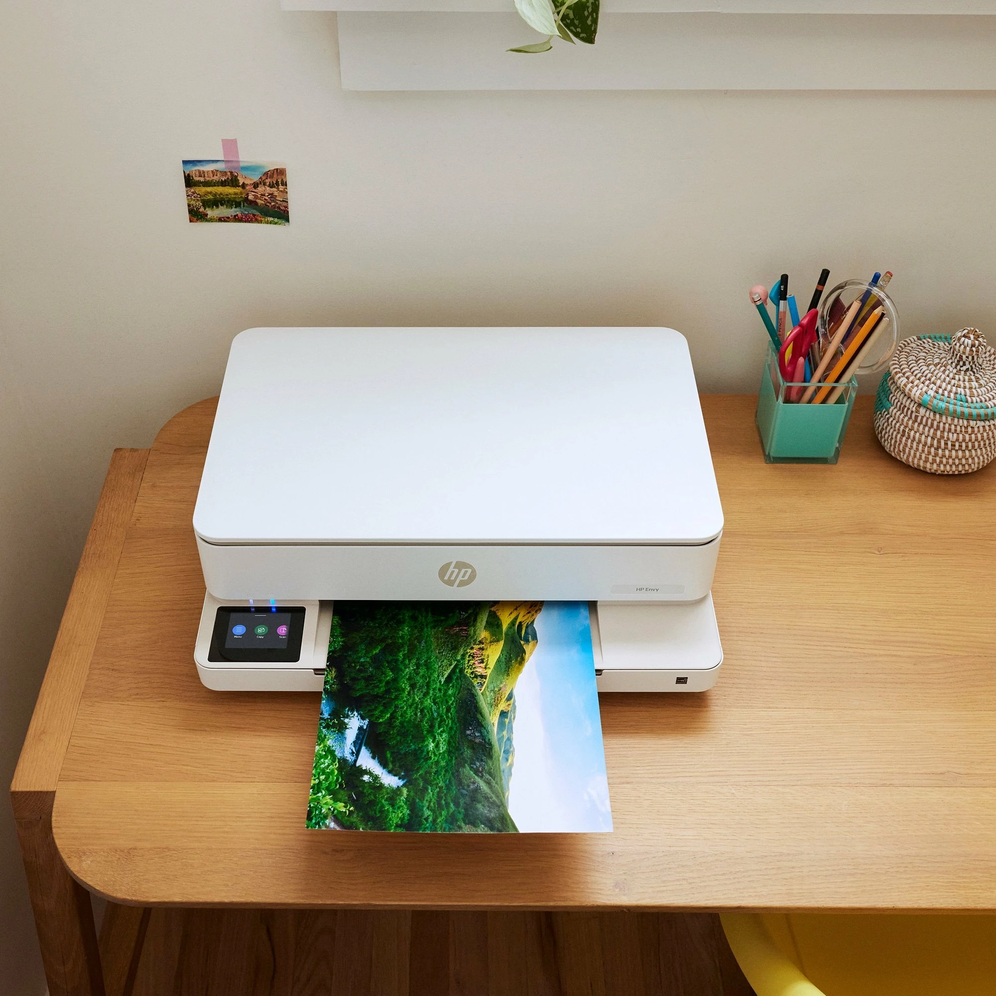 Printer multifunksional HP ENVY 6120e (714L8B) A4, inkjet, Wi‑Fi, printim dyanshëm, ekran me prekje, bardhë/bezhë