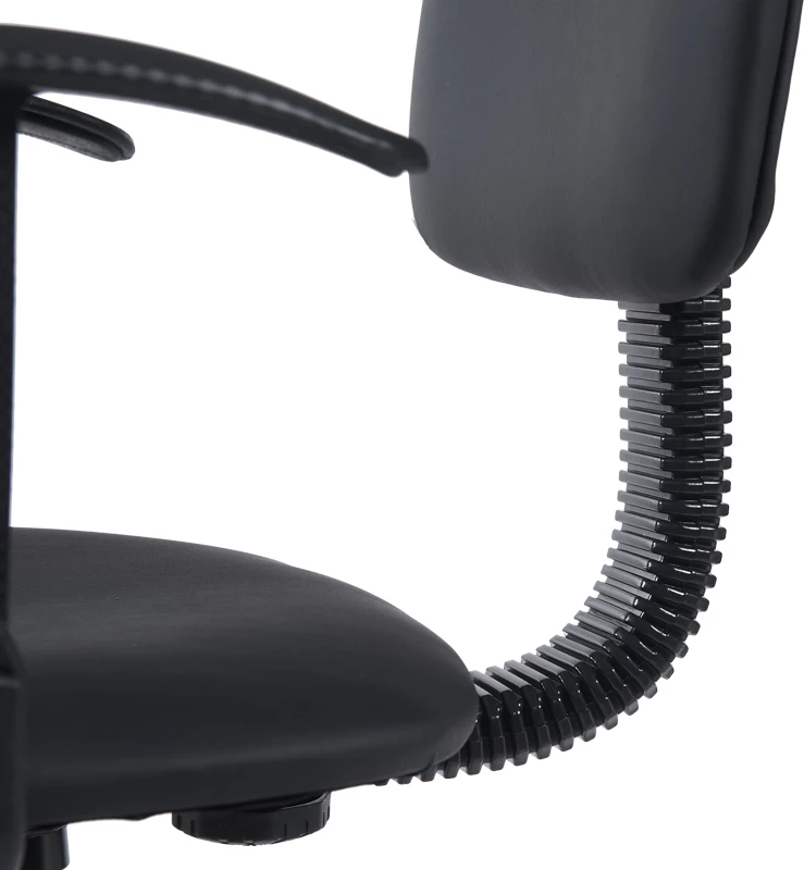 Karrige recepcioni Icina, e zezë