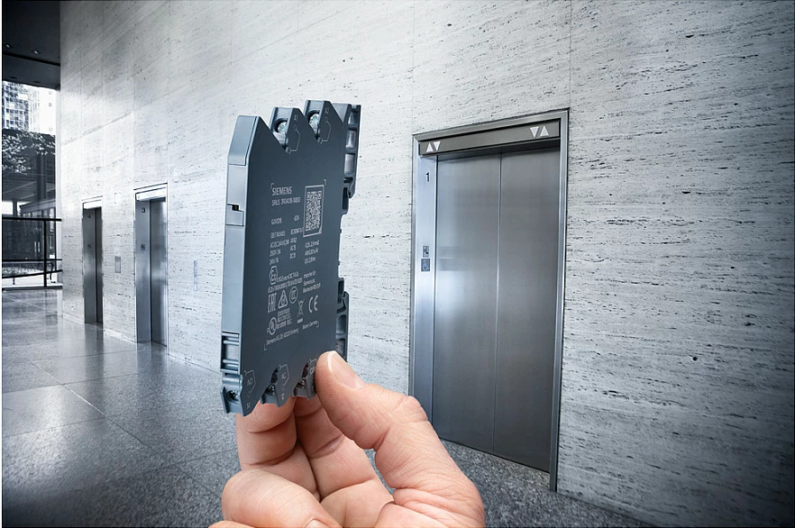 Kopler dalje Siemens 3RQ4018-1AB00, 24V AC/DC, 1 kontakt ndërrues, lidhje me vida