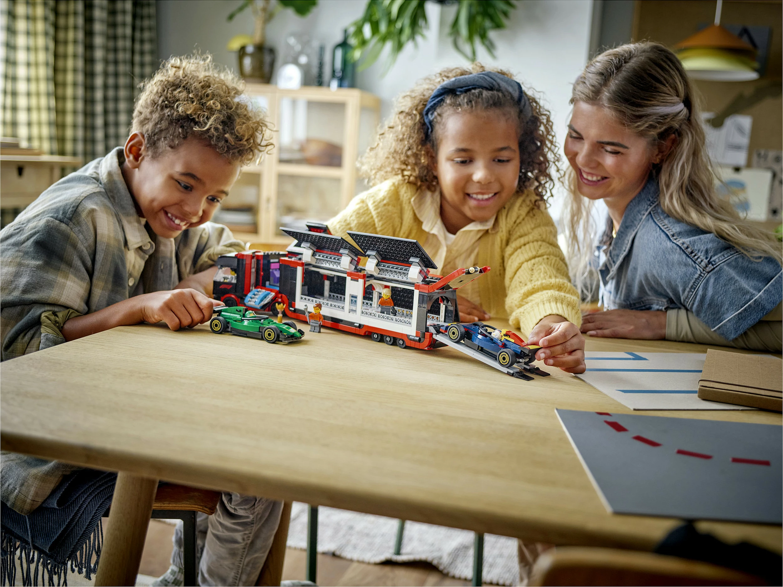 Set ndërtimi LEGO F1 kamion me RB20 & AMR24, 1086 pjesë, plastikë, shumëngjyrësh
