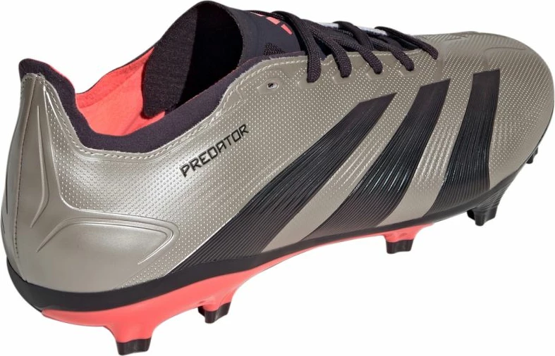 Atlete futbolli adidas, të zeza