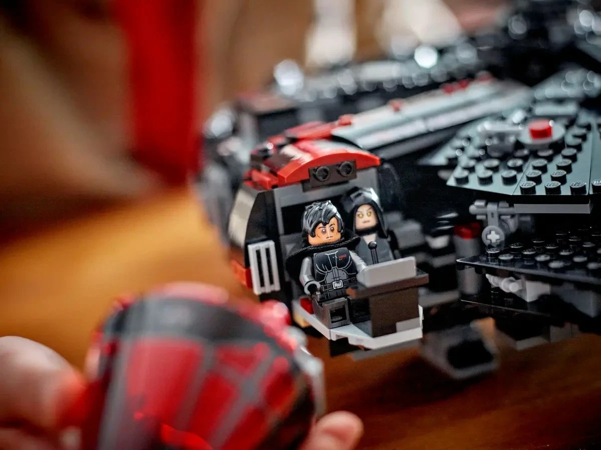 Set LEGO Star Wars 75389 The Dark Falcon, 6 minifigura