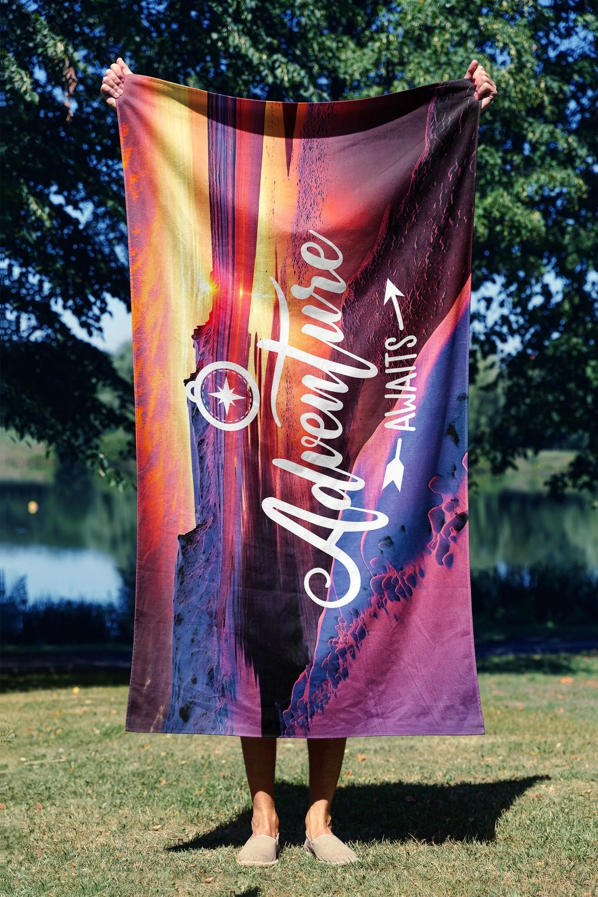 Peshqir plazhi Mijölnir, Adventures Awaits, 70x130cm, shumëngjyrësh
