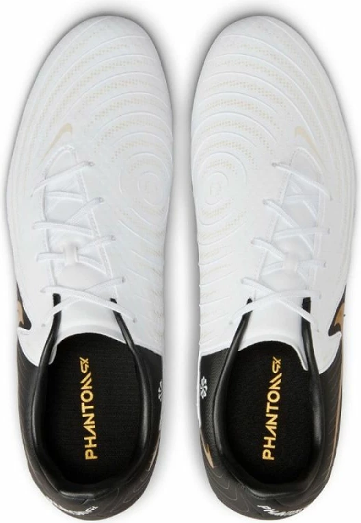 Atlete futbolli Nike për meshkuj, të bardha e të zeza