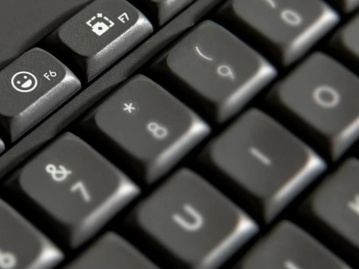 Tastierë wireless LOGITECH Signature K650, Logi Bolt/Bluetooth, me mbështetëse për kyçe, full-size me numpad, Graphite