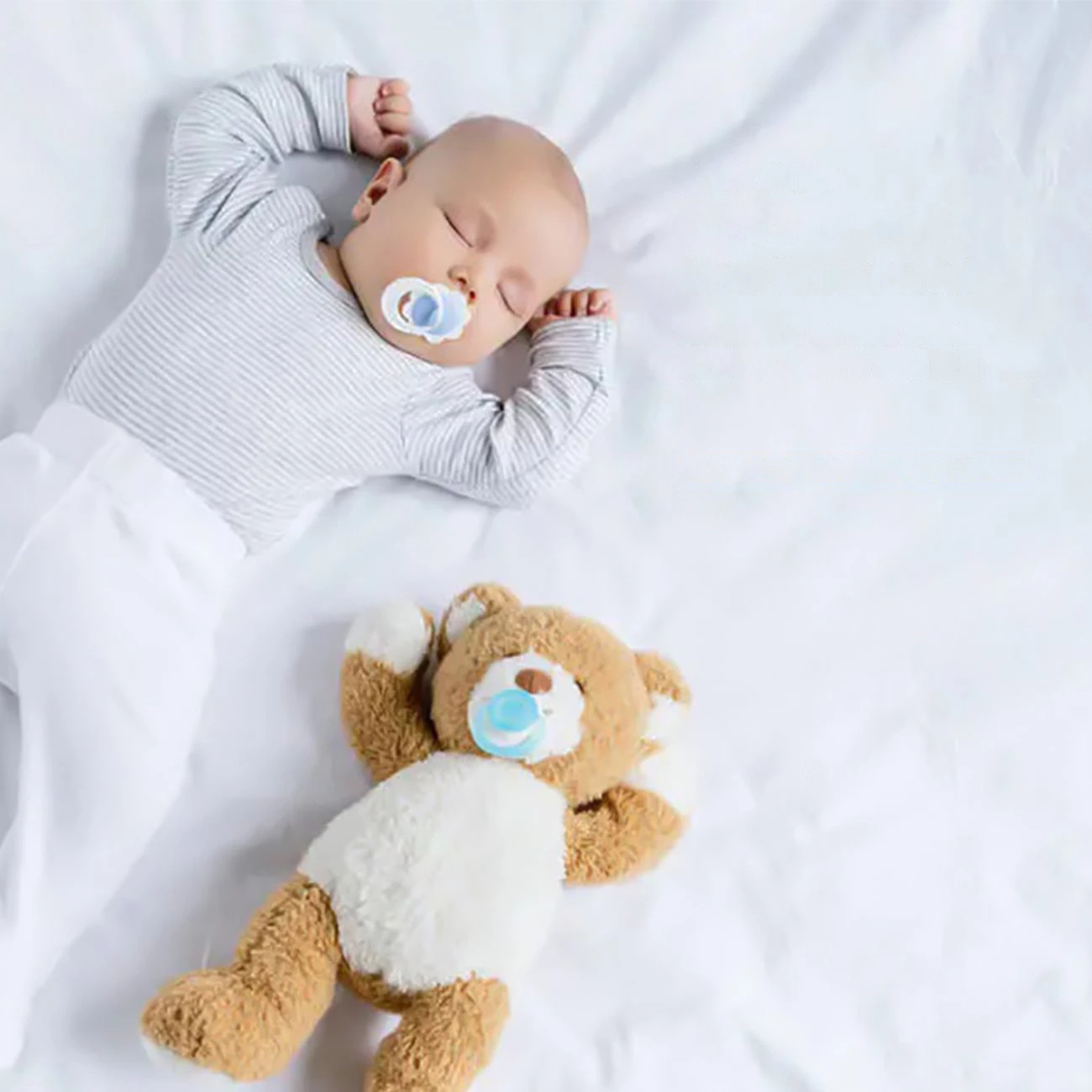 Mbështjellës Nillkin CamShield Silky Silicone për iPhone 14 Plus, me mbulesë kamere, Gjelbër