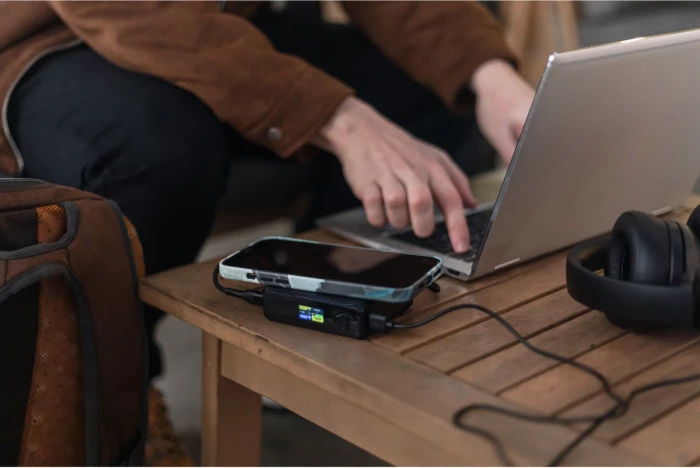 Powerbank Sandberg Travel 421-25 20000mAh PD100W me karikim pa kabllo, e zezë