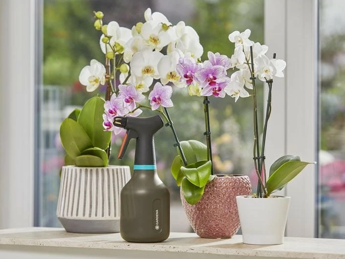 Pompë spërkatëse Gardena 0.75L, gryka e rregullueshme, e zezë