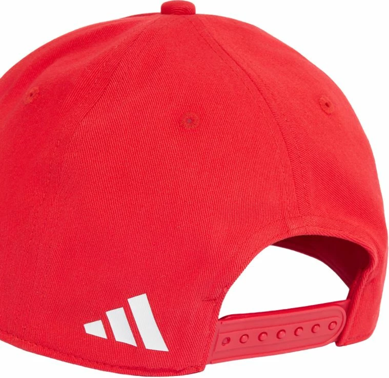 Kapelë adidas FC Bayern Munich Essentials IA2333, e kuqe [Madhësia: M - L]