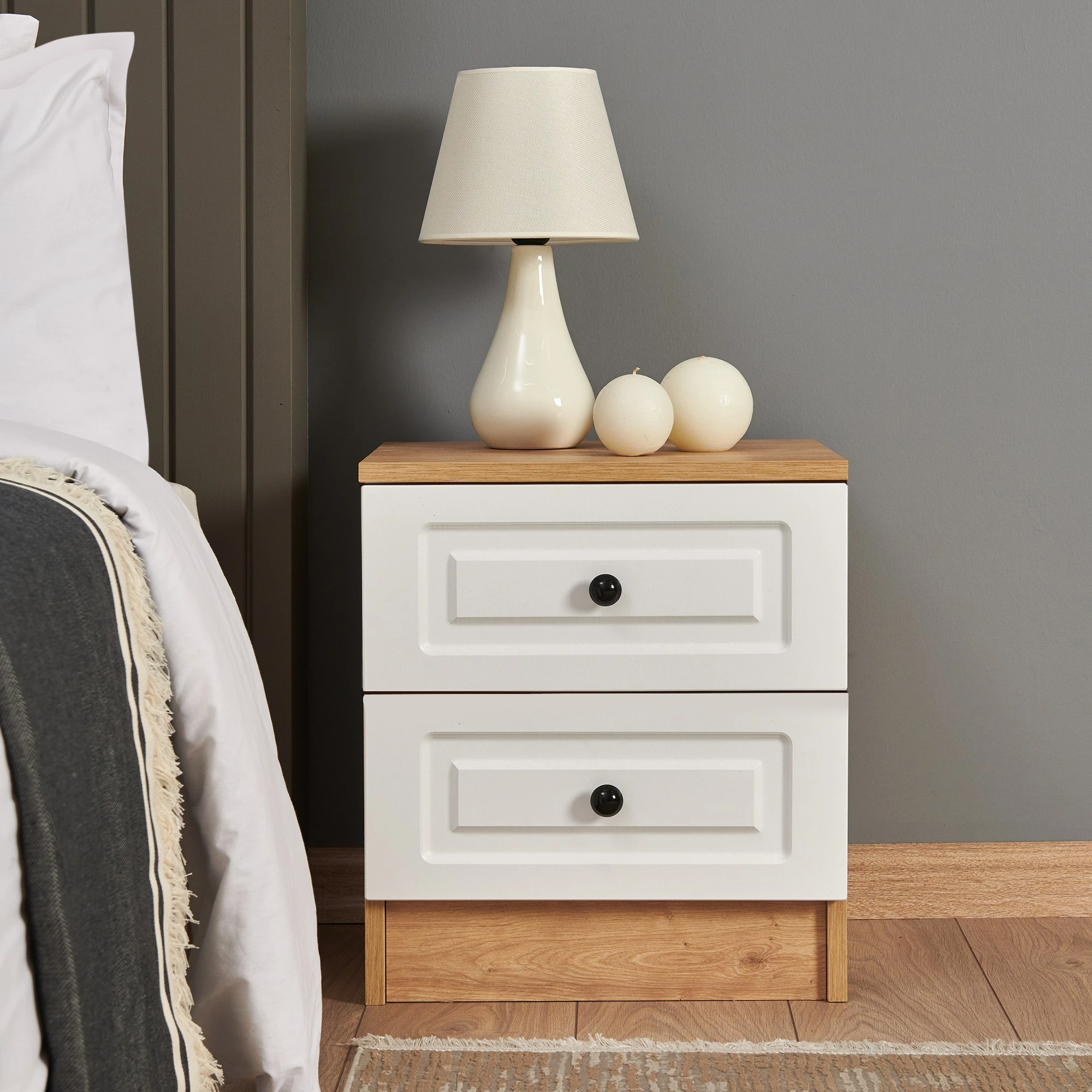 Komodinë nate Skye Decor, Tuvalle 033, ngjyrë lis safir dhe e bardhë