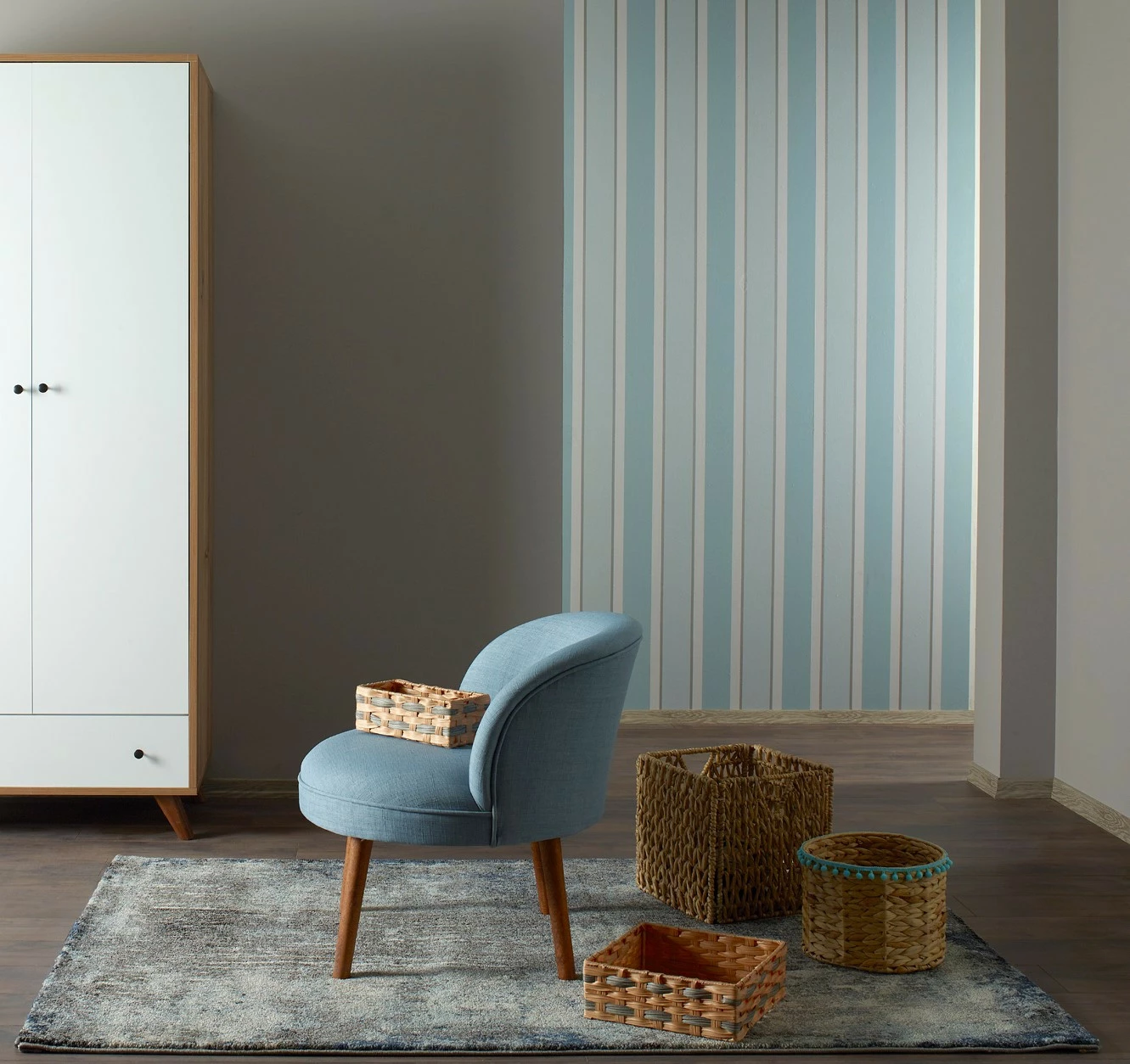 Karrige krahu Atelier del Sofa, Nice, ngjyrë indigo blue