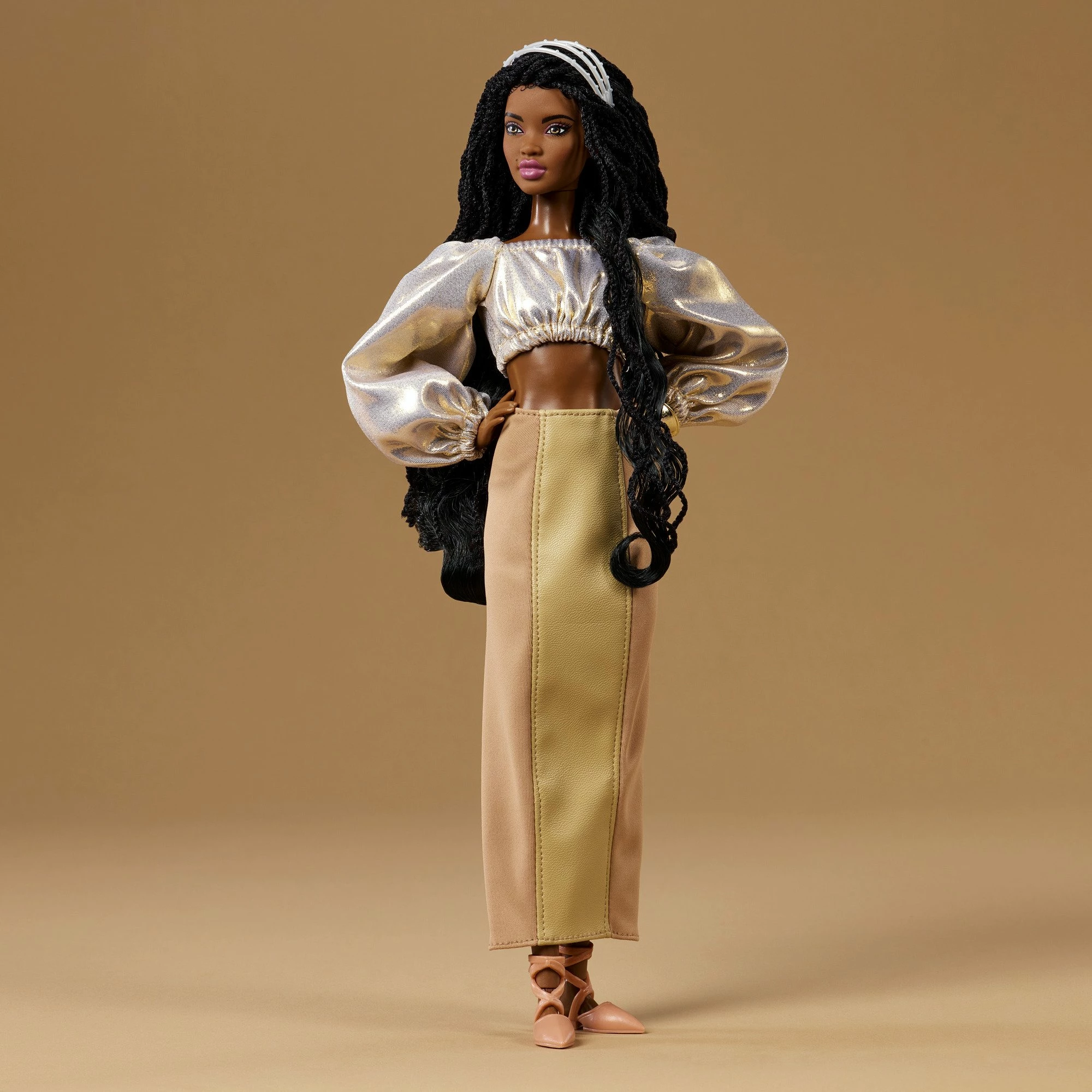 Kukull Barbie Mattel You Create Barbie Basics Neutral Set 002 (JJX36), me 2 koka të ndërrueshme, 4 veshje, aksesorë