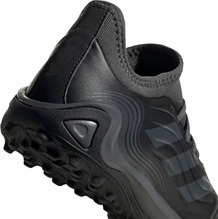 Atlete futbolli për meshkuj adidas Copa Sense.3 TF FW6530, të zeza [Madhësia: 42 2/3]