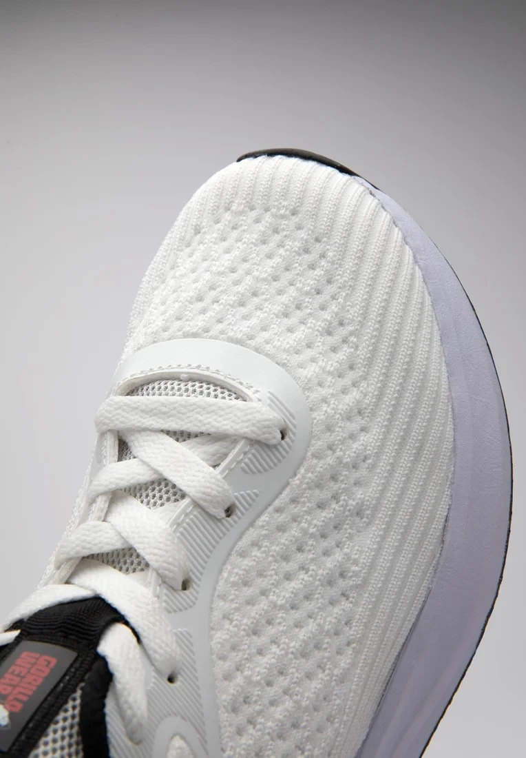 Milton Training Shoes - White/Black [Madhësia: 45]