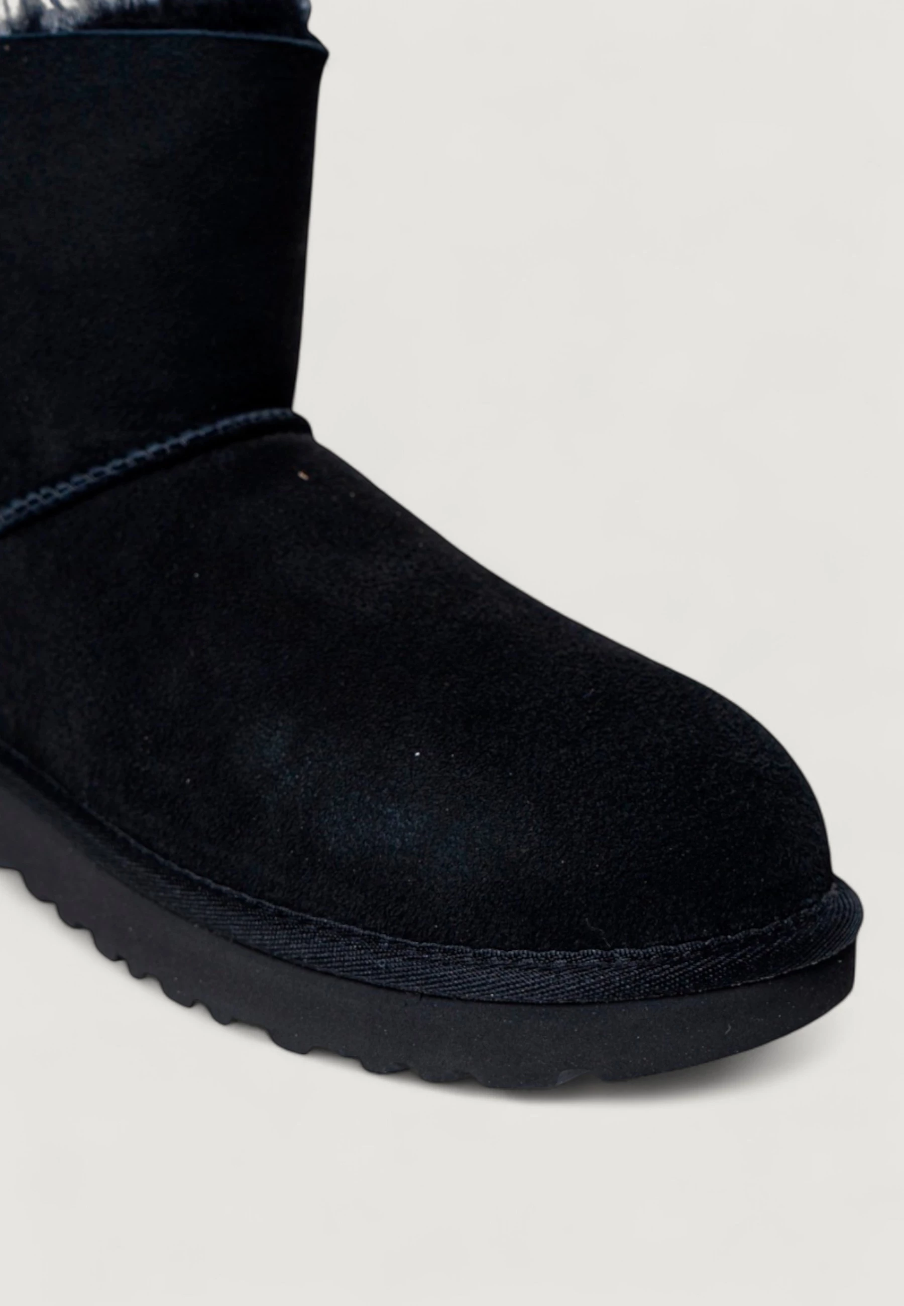 Çizme për femra UGG Mini Bailey Bow II 1016501, të zeza [Ngjyra: 37]