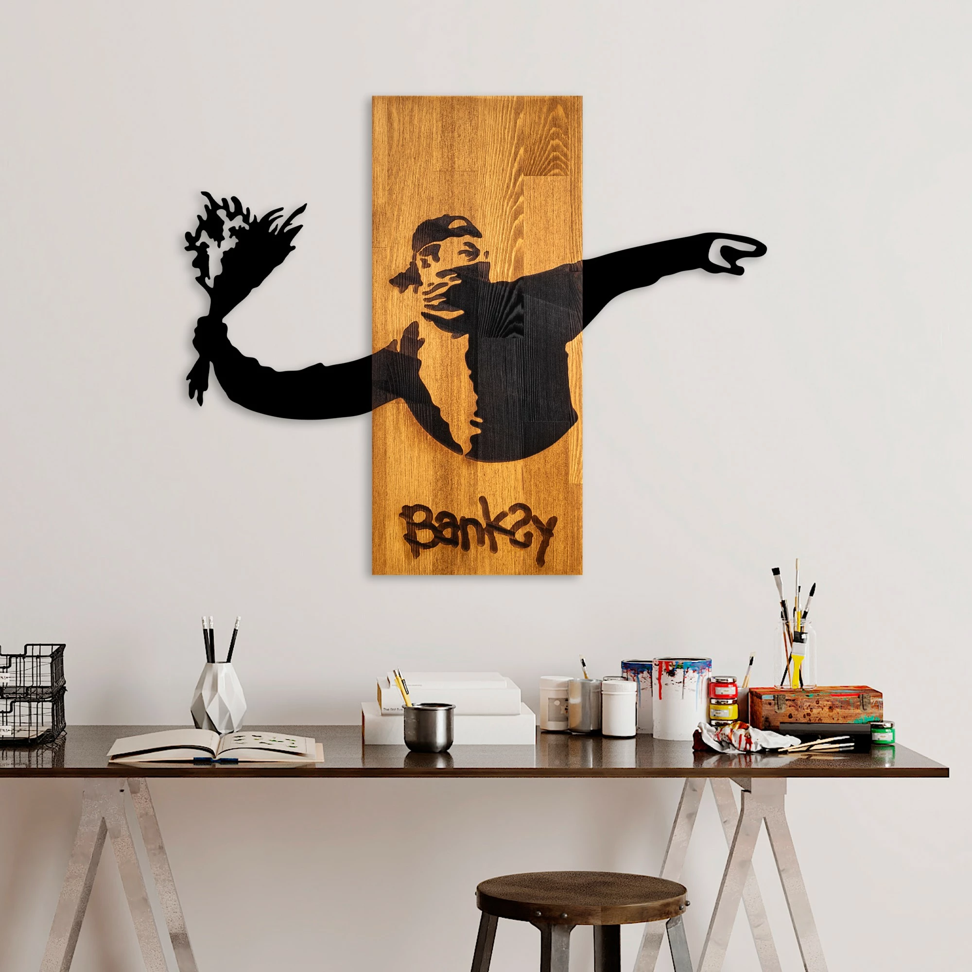 Aksesor dekorativ për mur, dru natyral, Banksy - Flower Thrower, ngjyrë arre, e zezë