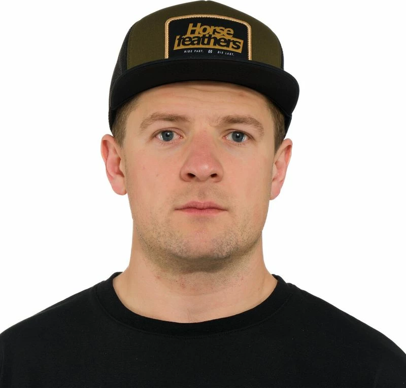 Kapele Per Meshkuj Caster Gjelber Mbyllte