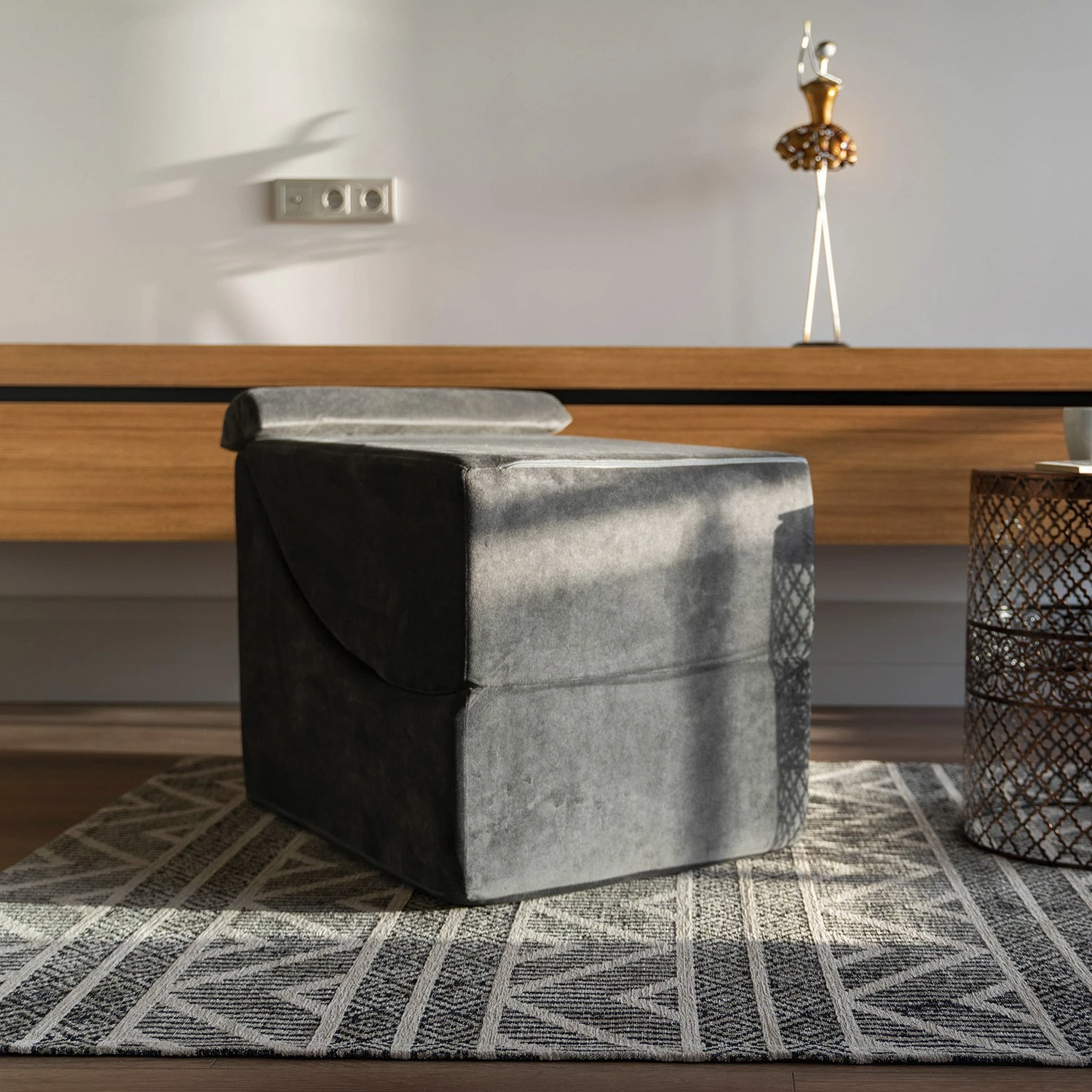 Divan Bella, kadife, ngjyrë antracit, Atelier del Sofa