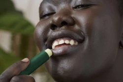 Hidratues për Buzët me Avokado 4.2 G