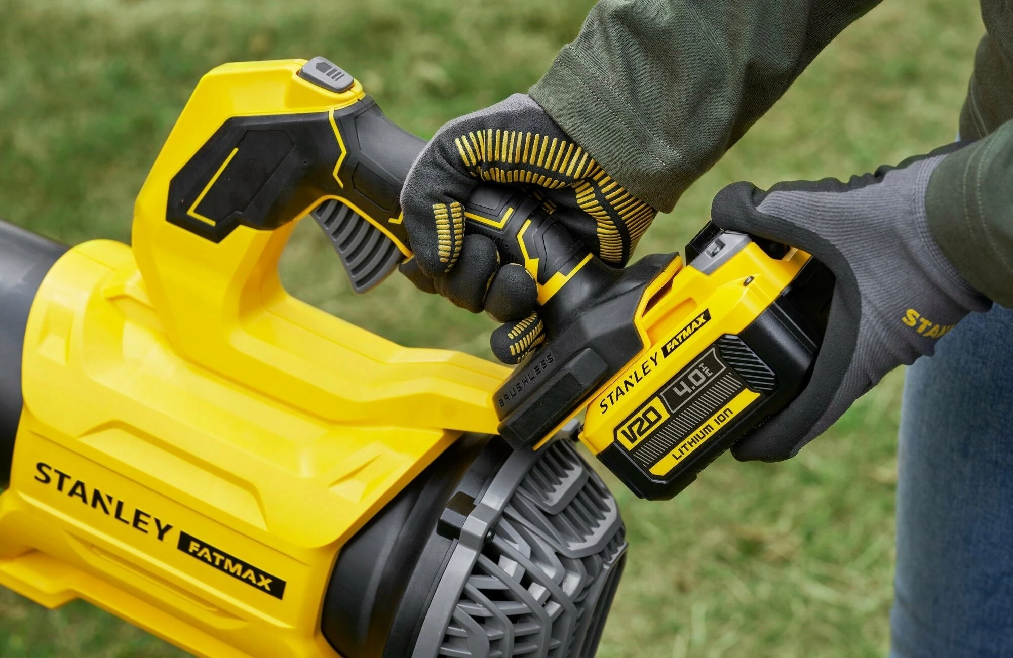 Fryrës gjethe Stanley SFMCBL730M1-QW V20 Gen2 18V 4.0Ah Brushless, set me bateri + karikues, verdhë/zezë