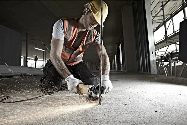 Brus këndor Dewalt DWE4056 800 W 115 mm, i verdhë