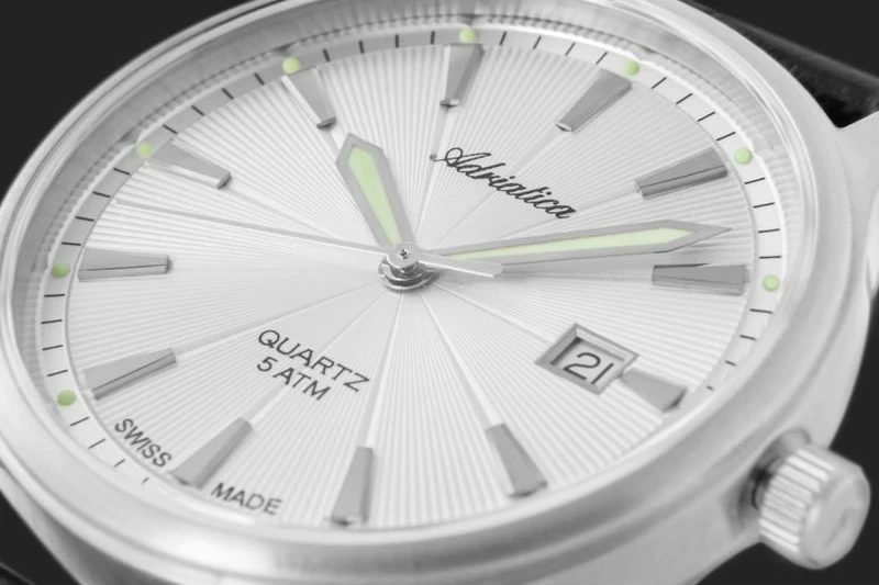 Orë dore për meshkuj Adriatica, e zezë