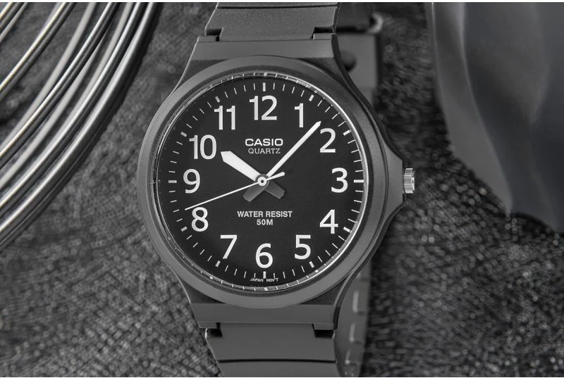 Orë dore për meshkuj Casio, e zezë