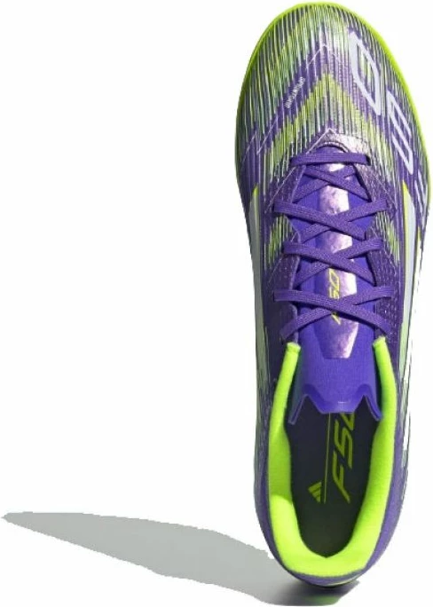Atlete futbolli adidas për femra, vjollcë