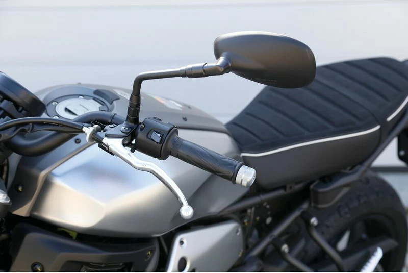 Mbajtes I Dorezave Te Motorrit