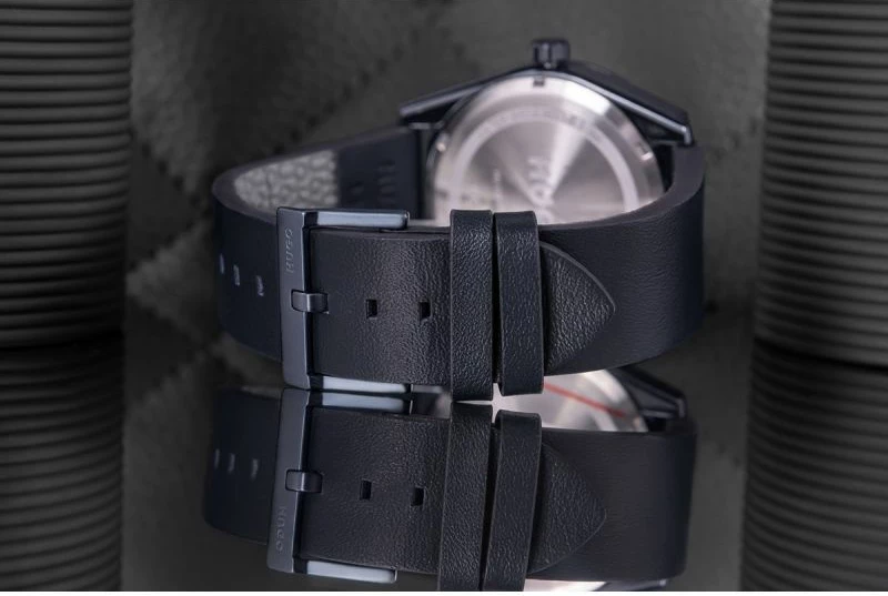 Orë dore për meshkuj Hugo, blu e errët