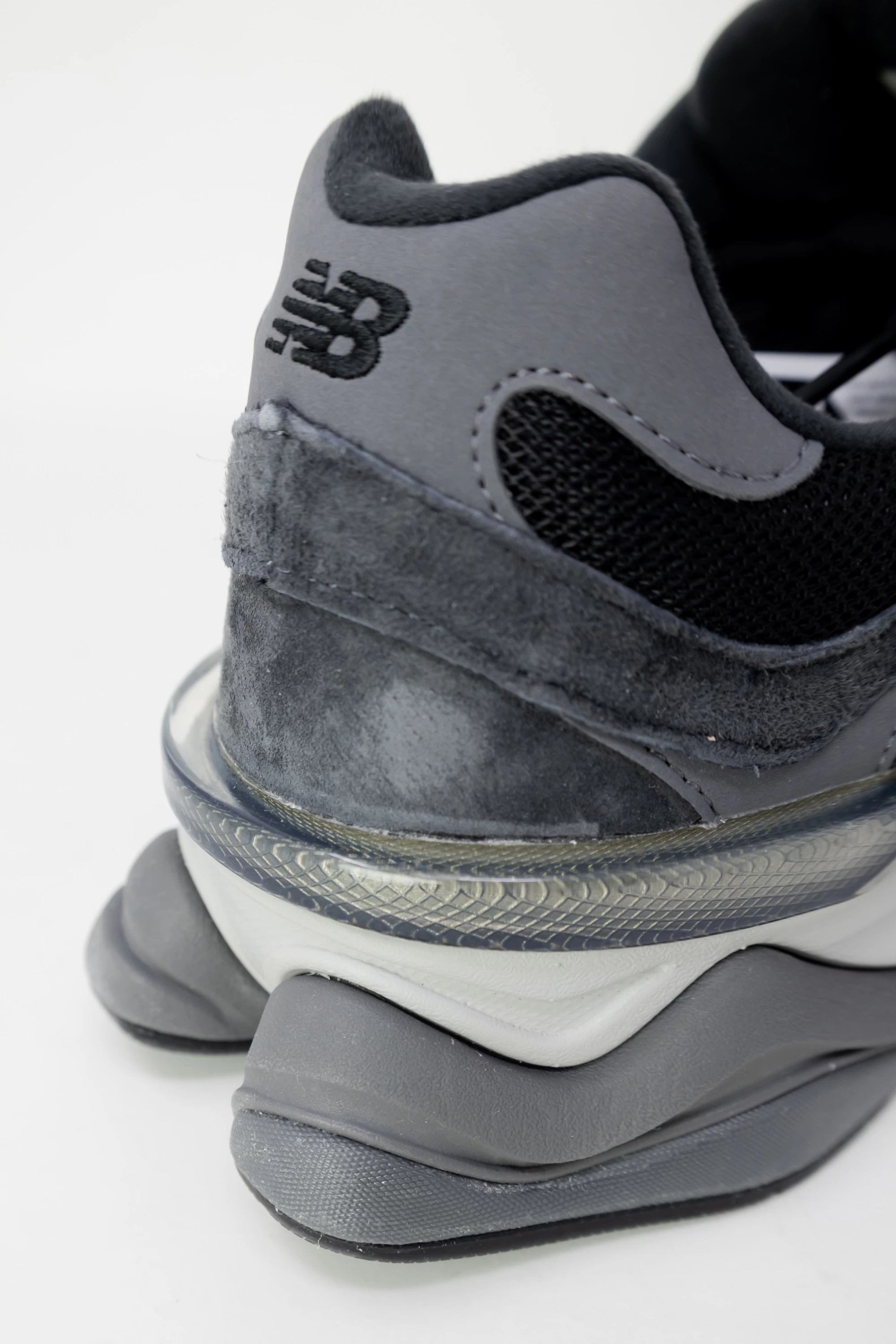 Atlete për meshkuj New Balance 9060 U9060BLK, gri të errëta [Madhësia: 44½]