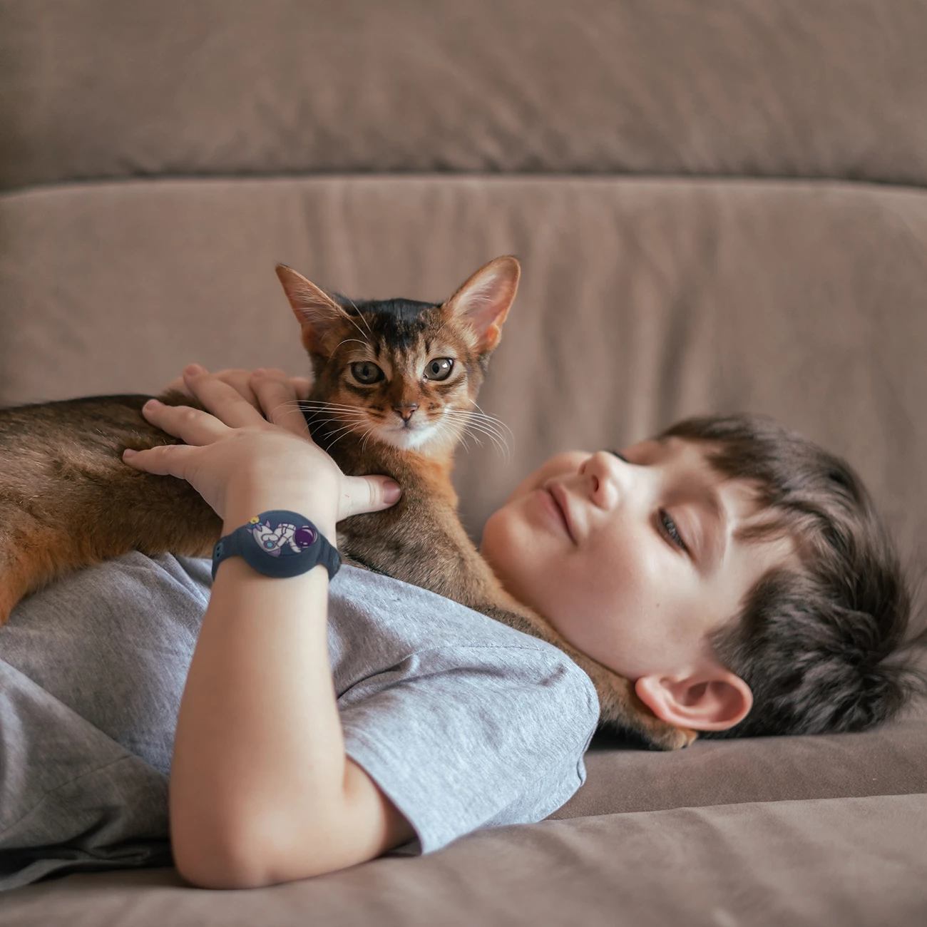 Mbështjellës AirTag me rrip dore silikoni për fëmijë, Hurtel WAT-46GA, kompatibilitet Apple AirTag, i papërshkueshëm nga uji, 23×3.9×1.5 cm, 17.3 g, blu e errët me astronaut