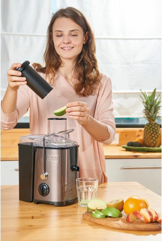 Sokovnik Black+Decker BXJE600E 600W 2 shpejtësi, hapje 62 mm, enë tul 1.2L + enë lëng 0.55L, e zezë/inoks
