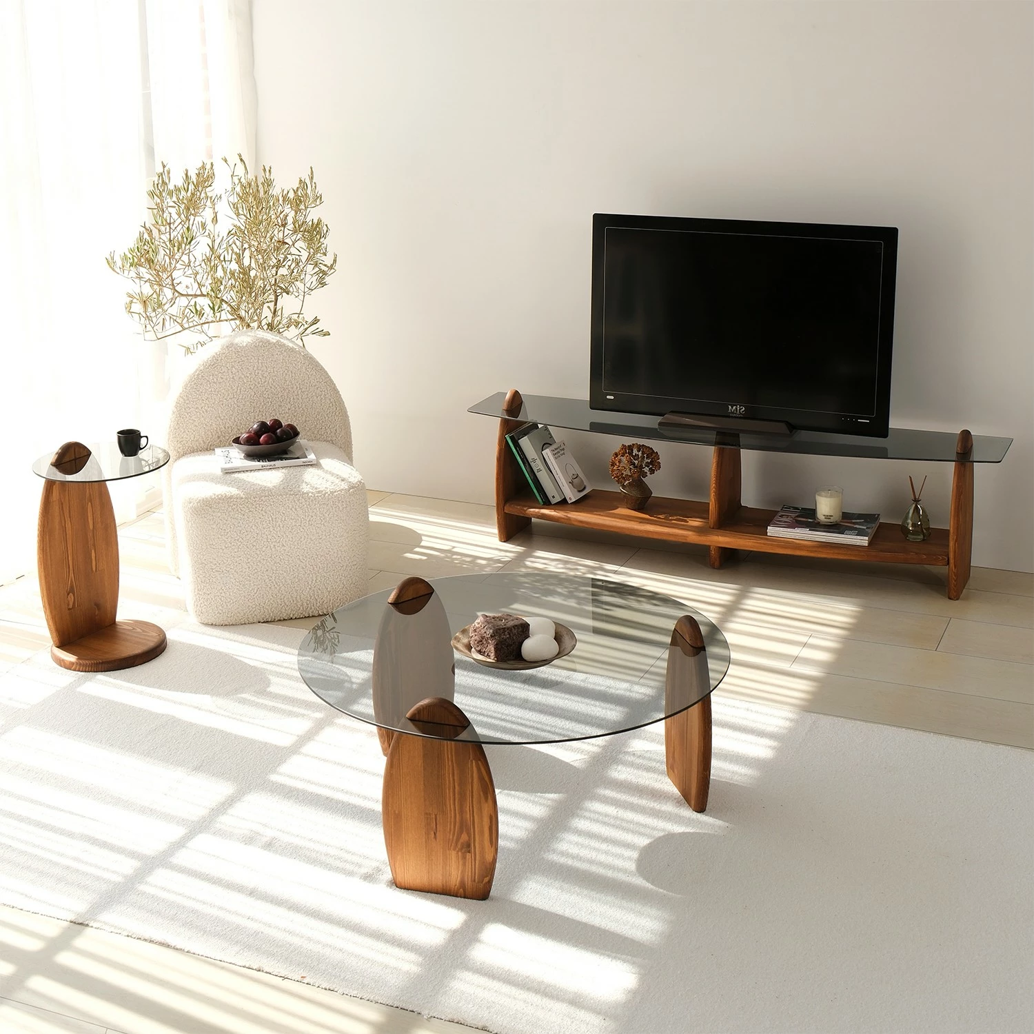Komodë TV Skye Decor, ngjyrë gështenjë dhe fume
