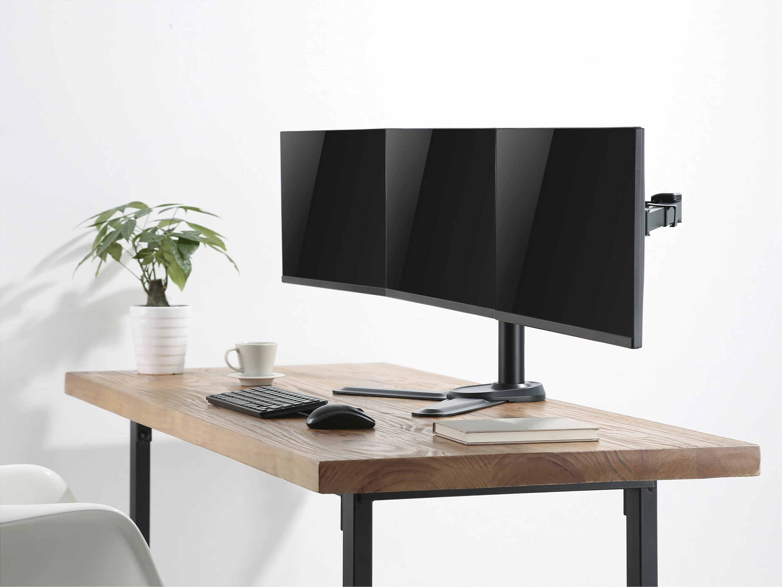 Mbajtës monitori EQUIP 650125, për tavolinë, 3 ekrane 17-27", VESA 75x75/100x100, 360° rrotullim, i zi
