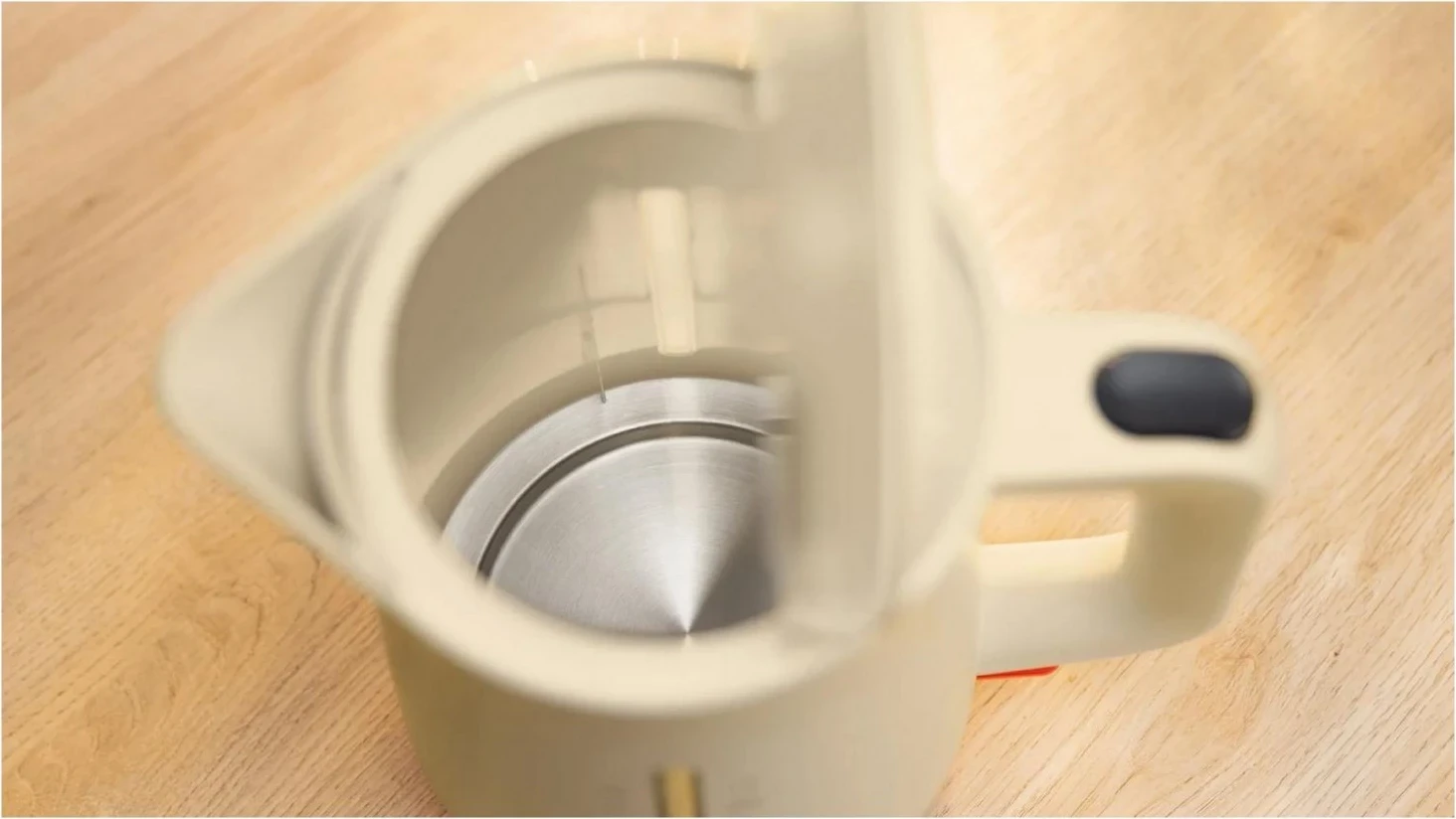 Çajnik Bosch TWK3M127, 1.7 litra, bezhë