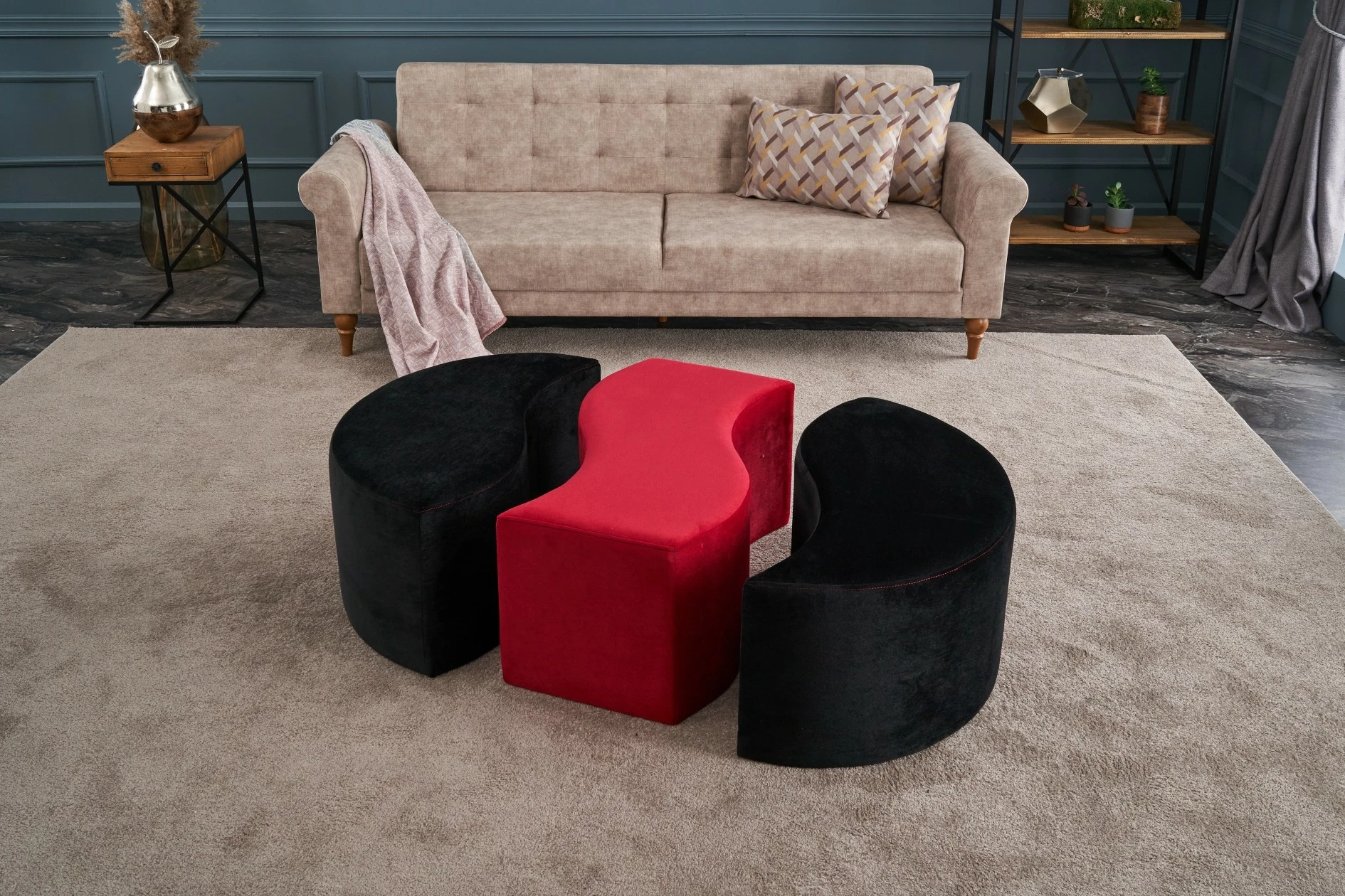Puf Atelier del Sofa Alya, ngjyrë e zezë dhe e kuqe